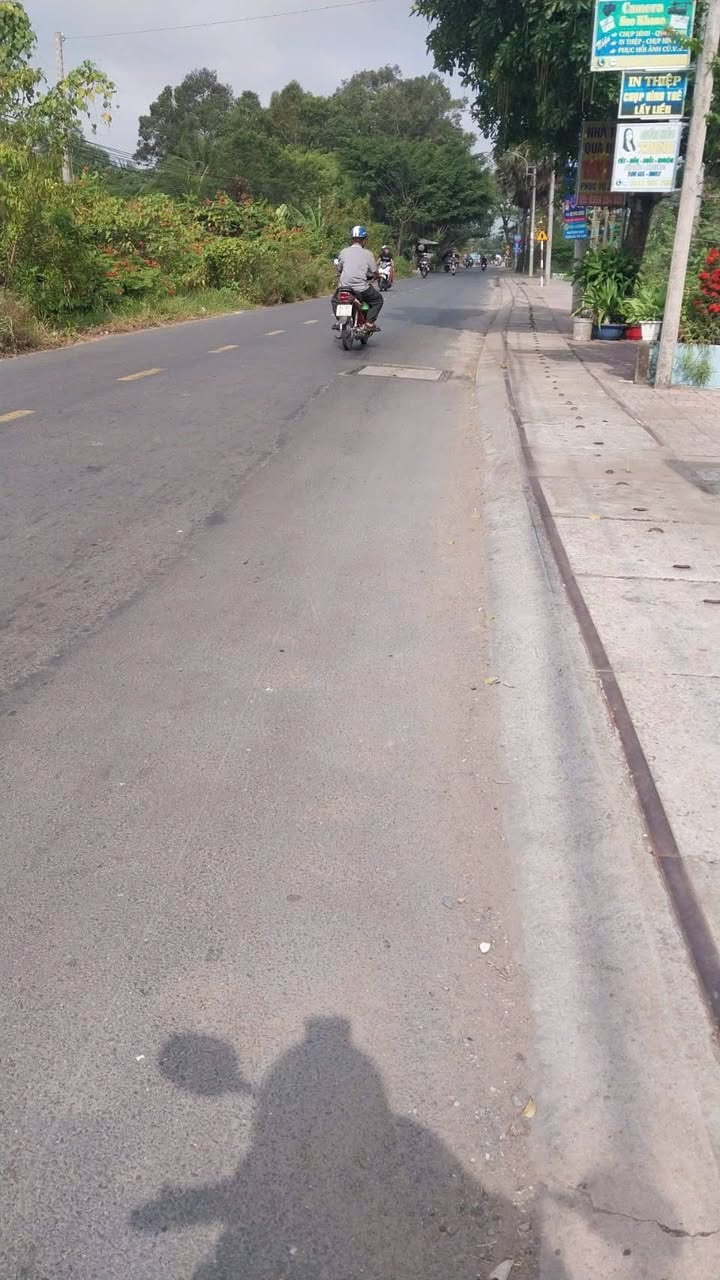 Đất nền mặt tiền Lê Văn Tám, Vĩnh Long 320m² - Sổ đỏ chính chủ!