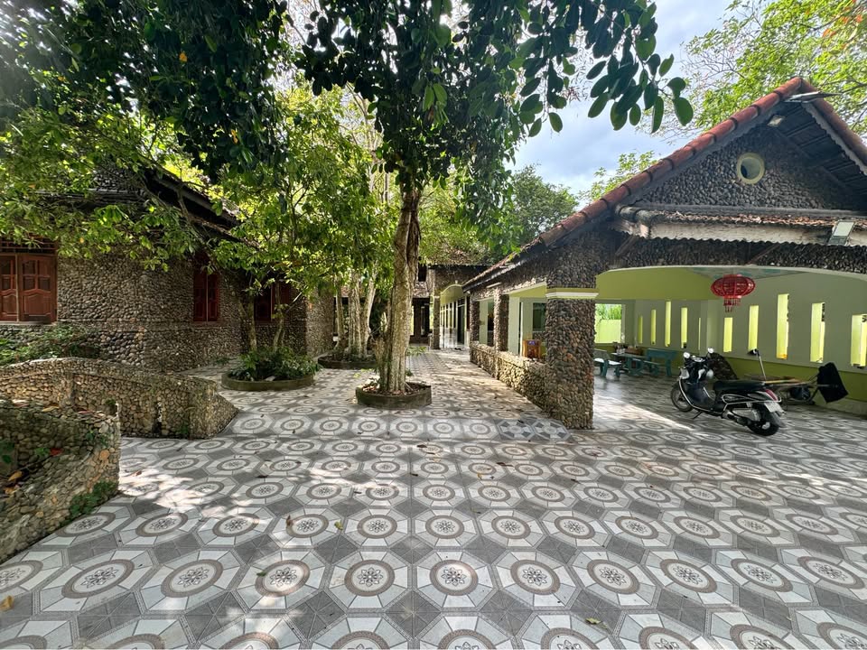 Farm Homestay Diên Lam 3500m² - 9PN, View Sông Cái, Giá 8.6 Tỷ