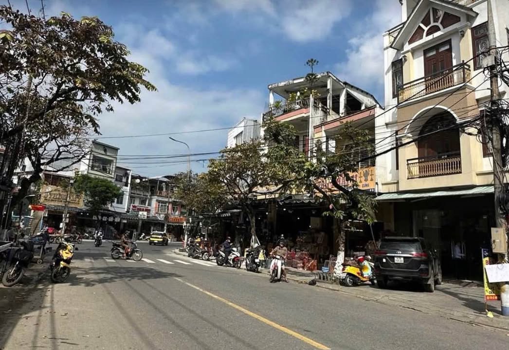 Nhà mặt tiền Lê Đình Dương Hải Châu 60m² 16 tỷ - Kinh doanh sầm uất