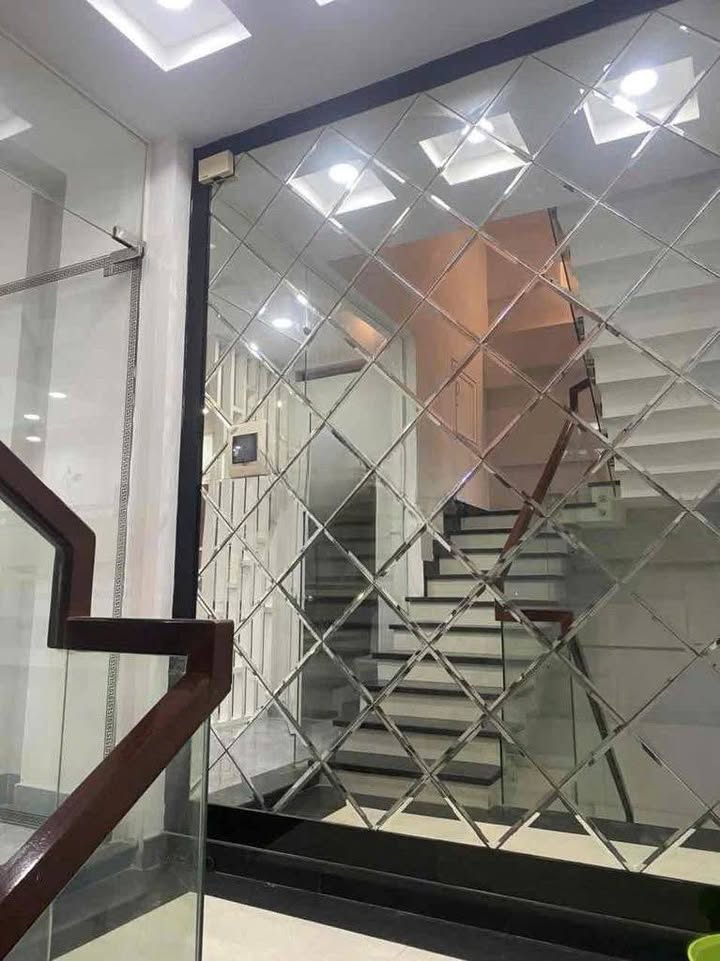 Nhà Mặt Tiền Hồ Bá Kiện Q10 54m² - Vị trí vàng kinh doanh!