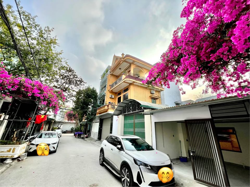 Nhà Mặt Tiền Bà Huyện Thanh Quan, 75m² - Ô Tô Đỗ Cửa, Hơn 3.9 Tỷ