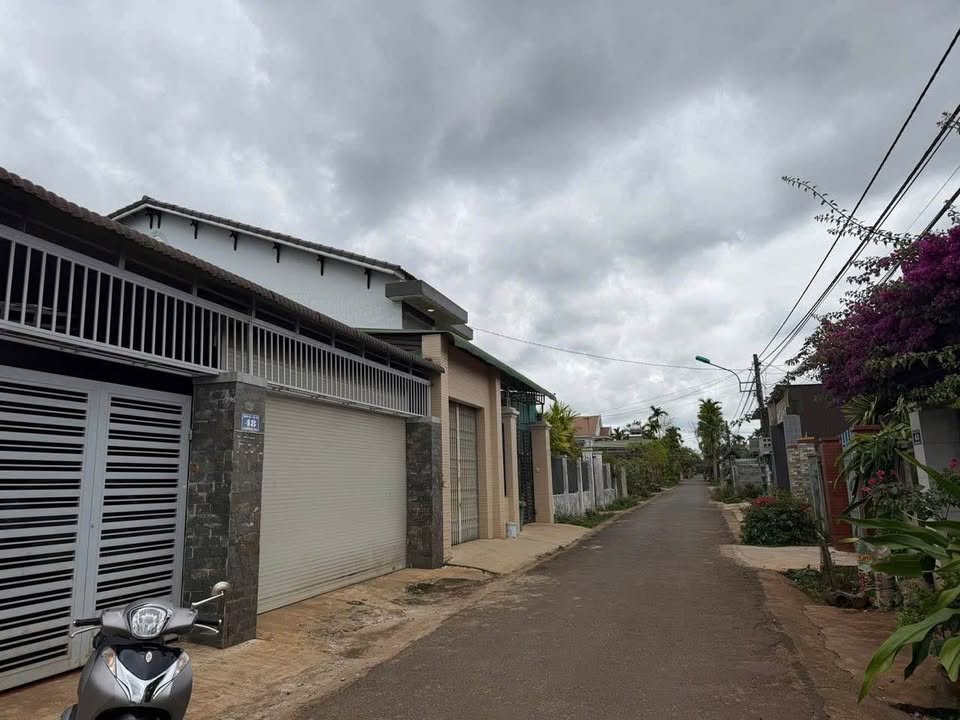 Nhà riêng Buôn Ju BMT 264m² - 2 căn kiên cố, sẵn sàng ở ngay!