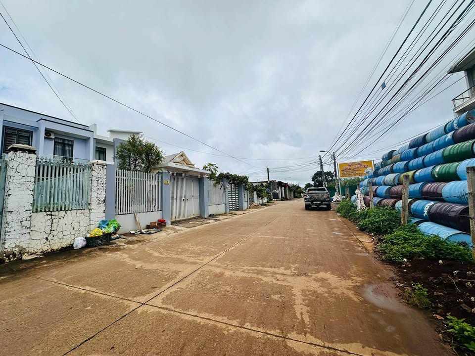 Đất Nền Buôn Ma Thuột 135m² - Sổ đỏ chính chủ, đường thông thoáng!