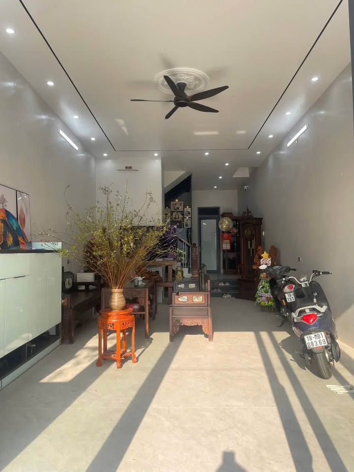 Nhà 5 Tầng Thang Máy Khu Hòa Vượng 90m² - Hướng Đông Nam Giá Tốt