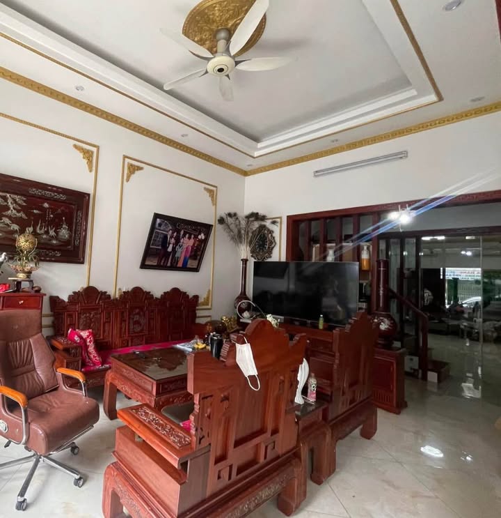 Nhà Mặt Tiền Kinh Doanh Minh Khai, Nam Định - 108m², 3.5 Tầng, Hướng Tây