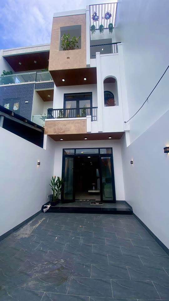 Nhà 3 Tầng 87m² Sát Biển Nguyễn Tất Thành - Ô Tô Vào Nhà - 5.95 Tỷ