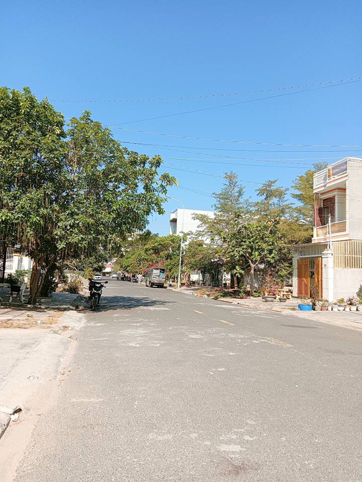 Nhà Nguyên Căn 3 Tầng Mặt Tiền Hùng Vương, Phan Thiết - 250m², 10 Triệu/Tháng