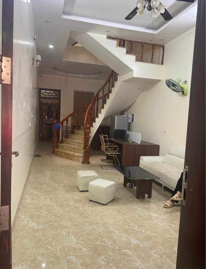 Cho thuê nhà 3 tầng 100m² mặt phố Thanh Hóa - Kinh doanh/Ở đều tốt