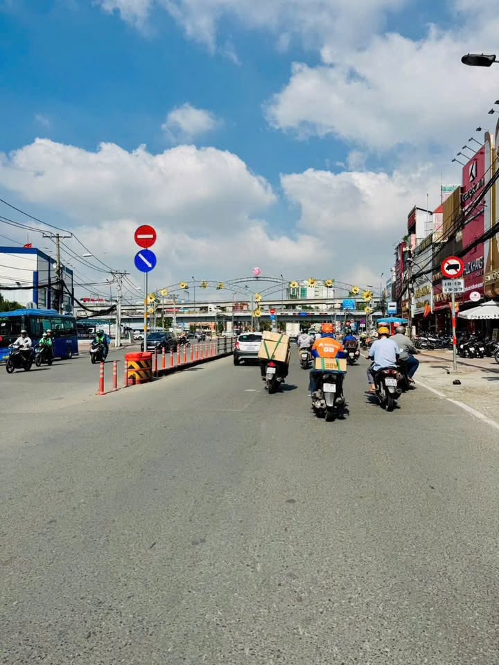 Nhà Phố 2 Tầng 52m² Sổ Hồng Sẵn Sàng - Ngay Ngã Tư Thủ Đức, Lê Văn Việt