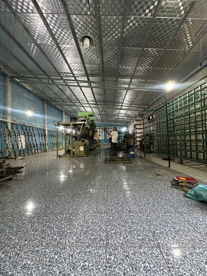 Xưởng 300m² Thủ Đức - Giá 15 Triệu/Tháng - Sẵn Sàng Kinh Doanh