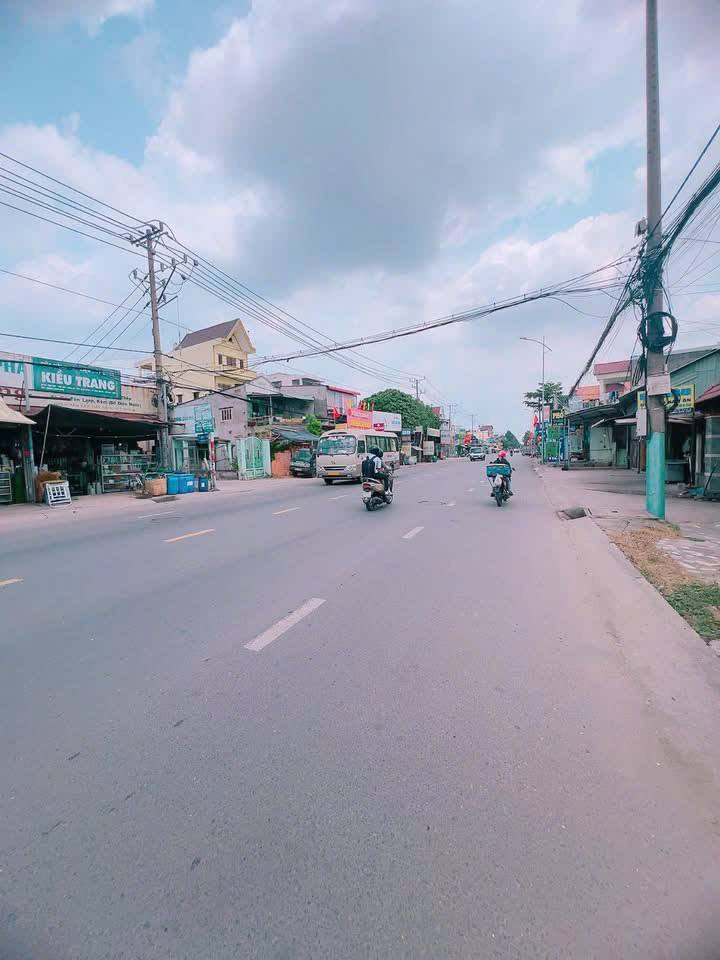 Nhà 3 Tầng Mặt Tiền Lê Hồng Phong Dĩ An - 143m² Giá 9.5 Tỷ