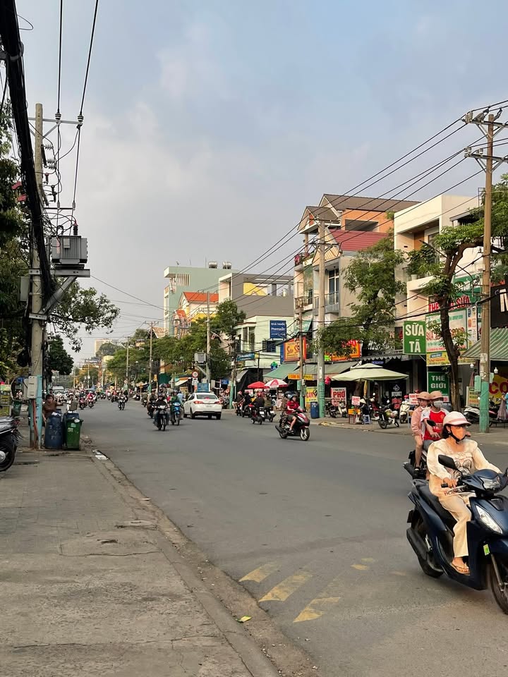 Mặt Tiền Kinh Doanh Đường Số 19 Dĩ An 90m² - Giá 5.9 Tỷ