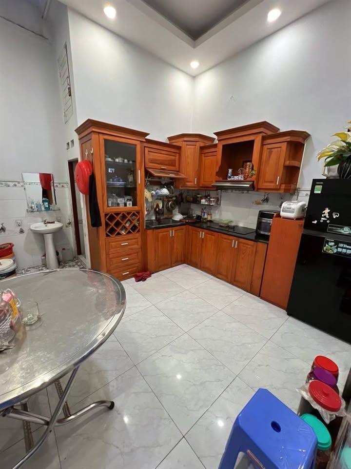 Nhà Mặt Tiền Kinh Doanh Dương Thị Mười, Q12 - 104m², 9 Tỷ, Đang Spa Đông Khách