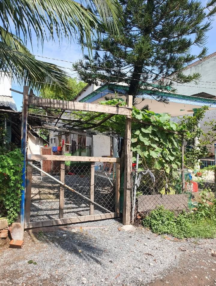 Bán Đất Dĩ An 106m² Sổ Hồng Riêng - Giá 2 Tỷ