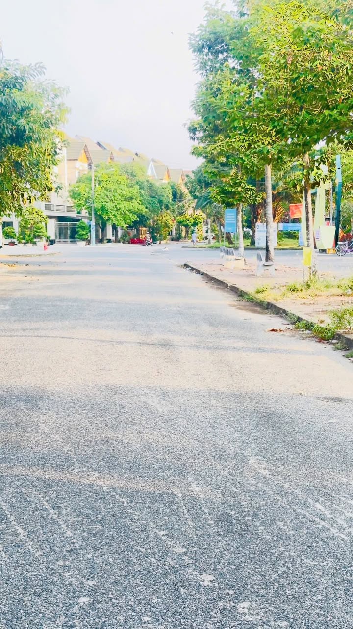 Nhà Phố Phú Quốc 126m² 7.2 Tỷ - Đầu Tư Sinh Lời, Vị Trí Đắc Địa!