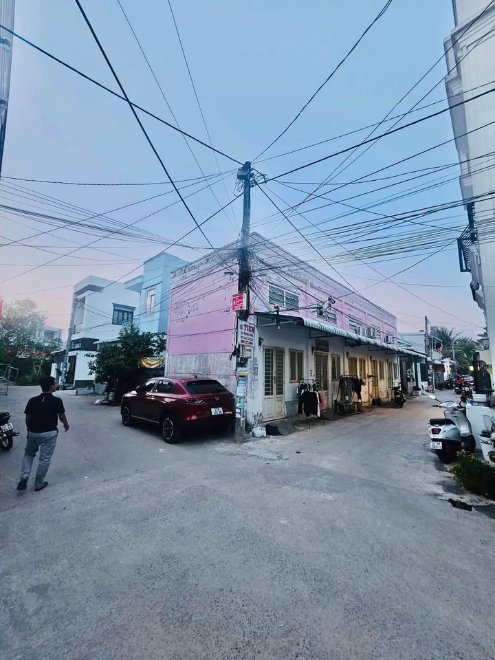 Bán Gấp Dãy Trọ Góc 2 Mặt Tiền KDC Mặt Trời Đỏ, Cần Thơ - 80m²