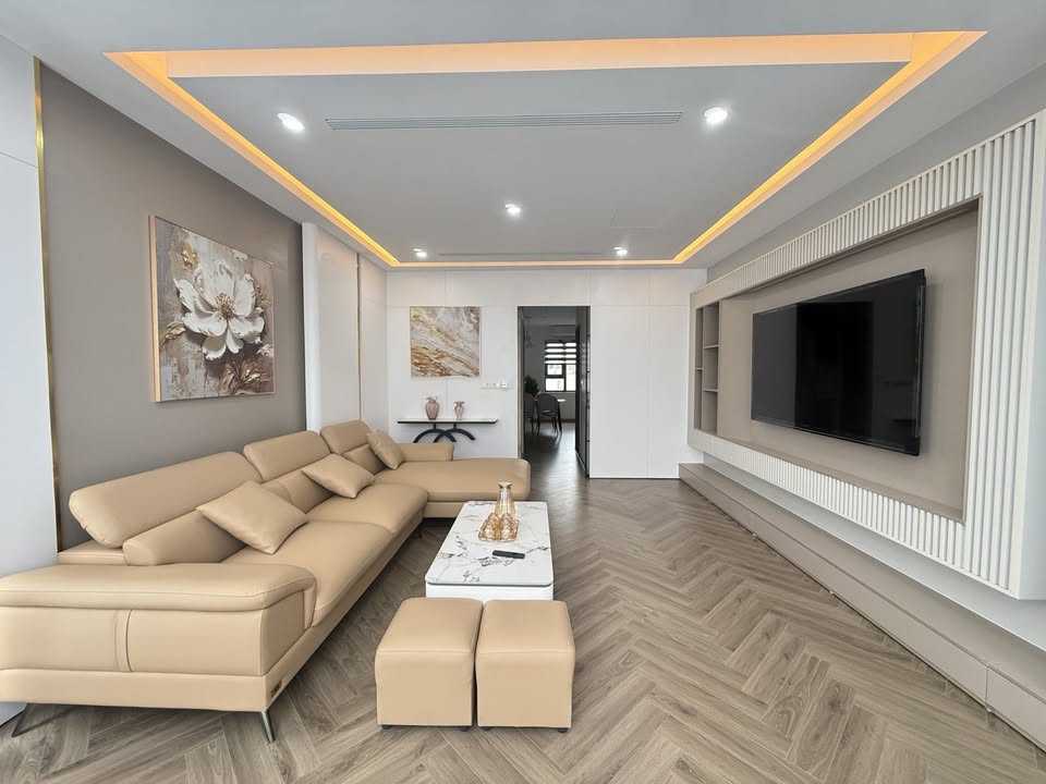 Nhà Mặt Phố Lý Sơn, Long Biên - Kinh Doanh Đa Ngành, 7 Tầng Thang Máy