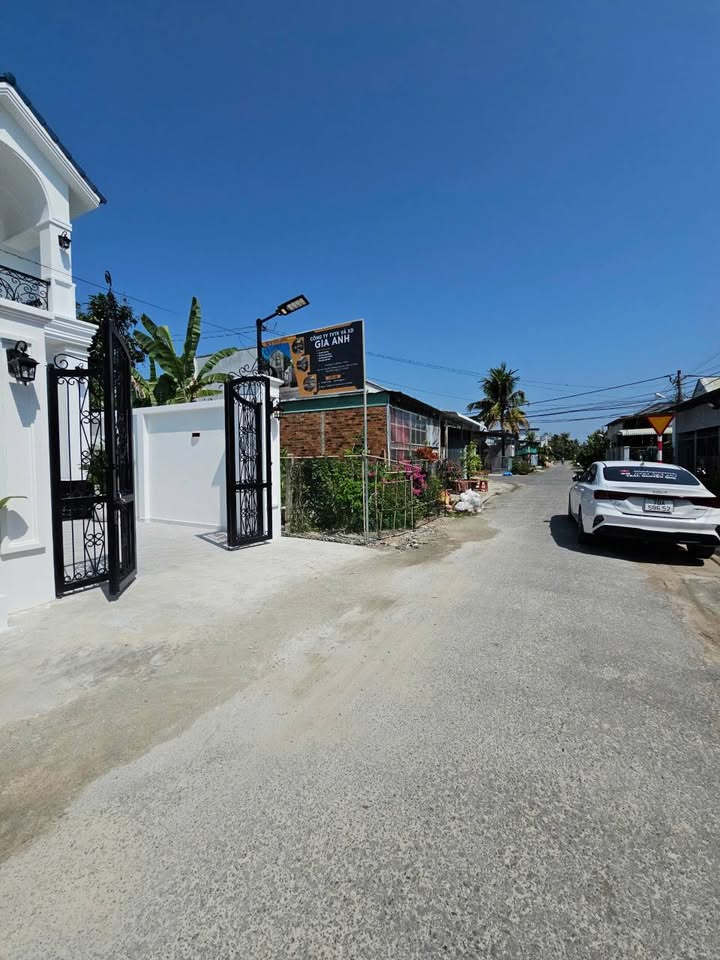 Nhà riêng Long Hoa 120m² 2.6 tỷ - Sẵn sàng ở ngay, full nội thất!