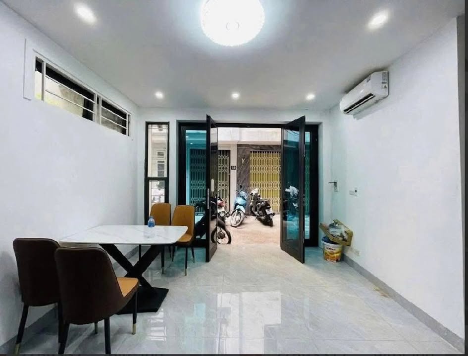 Cho thuê nhà 5 tầng Yên Hòa, Cầu Giấy - 35m², 4PN, Ngõ ba gác