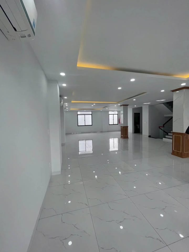 Cho thuê nhà 6 tầng mặt tiền 10m - Phước Hòa, Nha Trang - 65 triệu/tháng