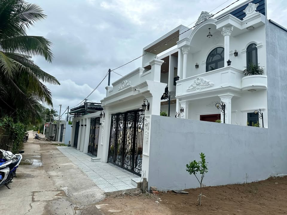 Nhà Phố Long Hòa A - Châu Thành, Tiền Giang - 125m² Full Nội Thất, Giá 2.76 Tỷ