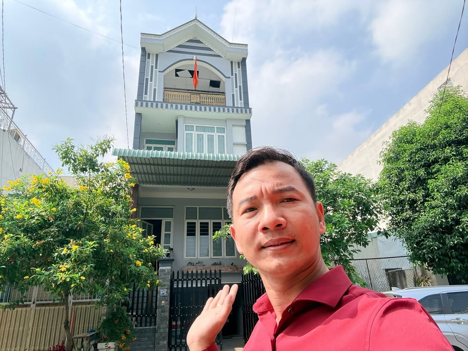 Nhà Phố 3 Lầu Hầm Sát Vincom Dĩ An - Kinh Doanh Đắc Lợi 360m²