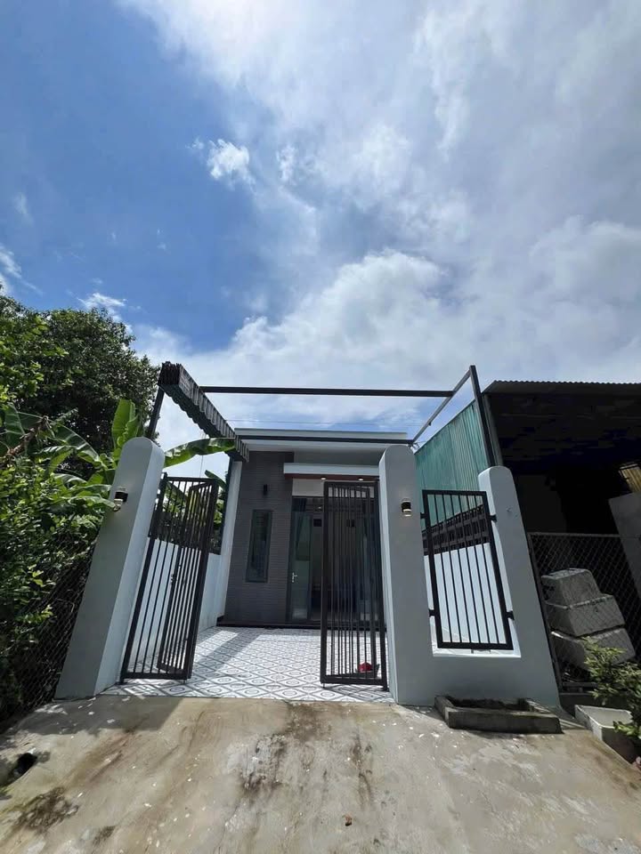 Nhà mới 100% Hẻm Trần Phú, Tây Ninh - 900 triệu, Sổ hồng thổ cư