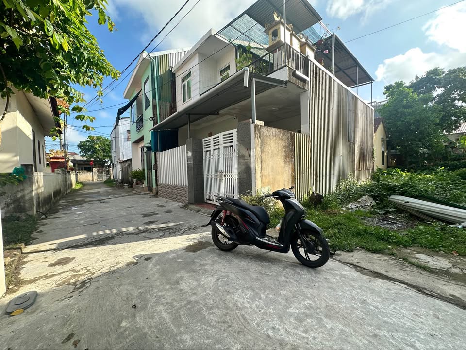 Đất kiệt ô tô Hoàng Quốc Việt, 77m² - Sổ hồng chính chủ, giá 2.2 tỷ