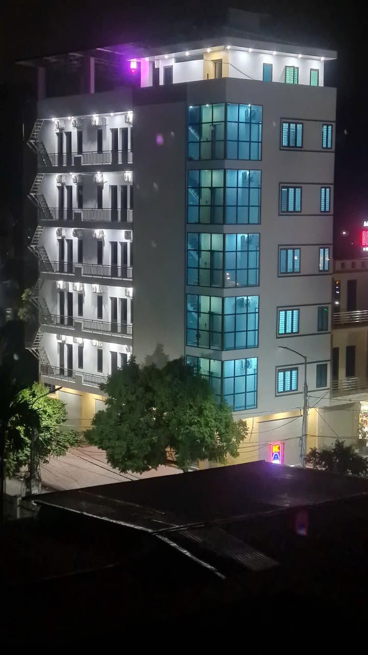 Cho Thuê/Bán Gấp Nhà Mặt Tiền 6 Tầng Kinh Doanh Đắc Địa Tại Việt Yên, Bắc Giang