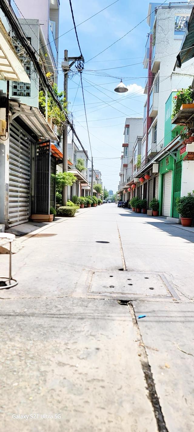 Nhà Lạc Long Quân, Quận 11 34m² 5.3 tỷ - Sổ hồng sẵn!