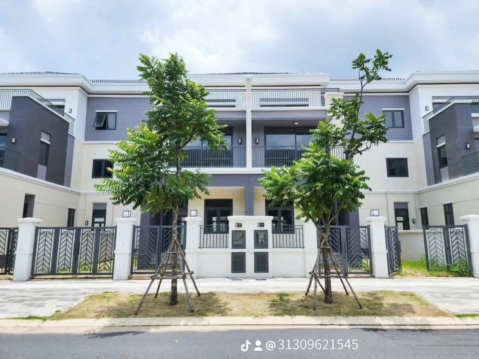 Nhà phố Aqua City Quận 8 160m² 8.4 tỷ - Chính chủ bán