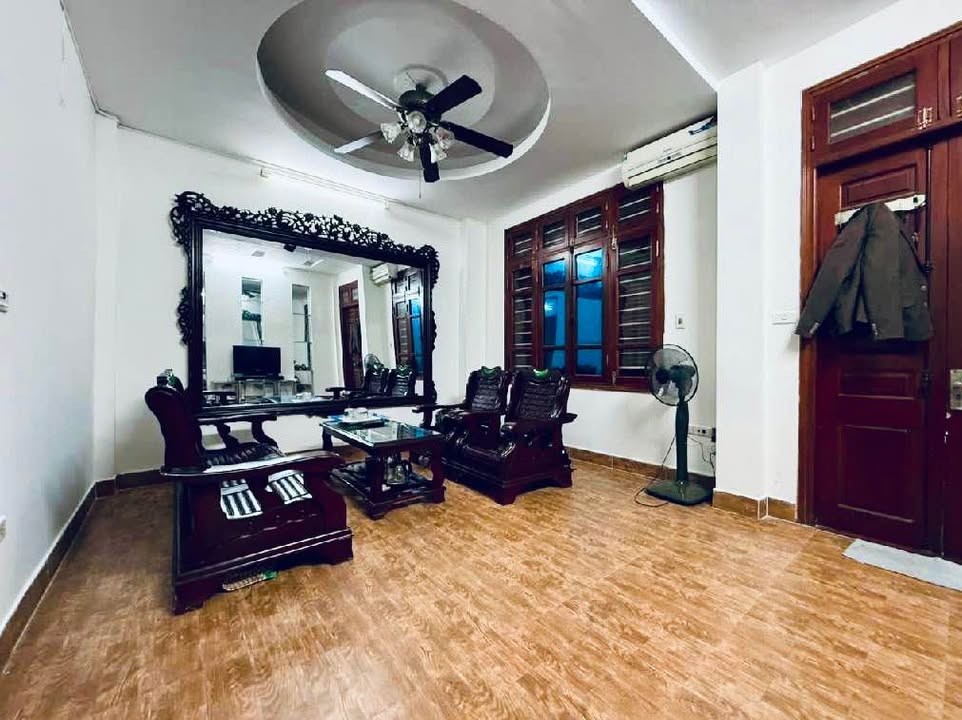 Nhà Phố Nguyễn Văn Huyên Cầu Giấy 33m² - 2 Thoáng, Nở Hậu, Sổ Đỏ Chính Chủ