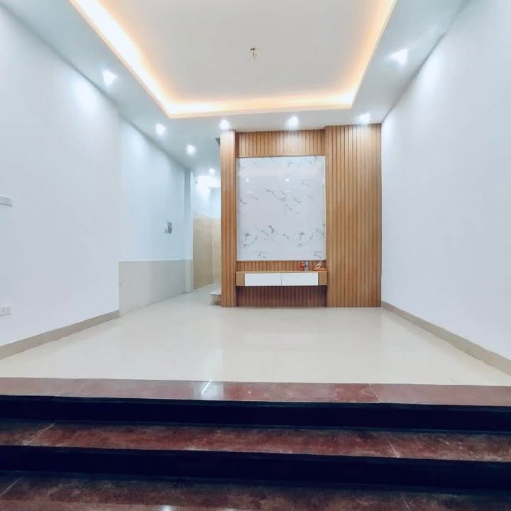 Nhà 4 Tầng Cầu Giấy 42m² - 2 Mặt Thoáng - Cạnh CV Cầu Giấy - 10.x Tỷ