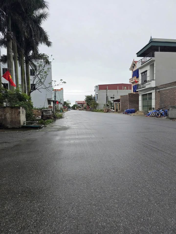 Đất Vàng Tặng Nhà 3 Tầng, 200m² Mặt Tiền 10m - Kinh Doanh Đắc Lộc P. An Bình, Thuận Thành