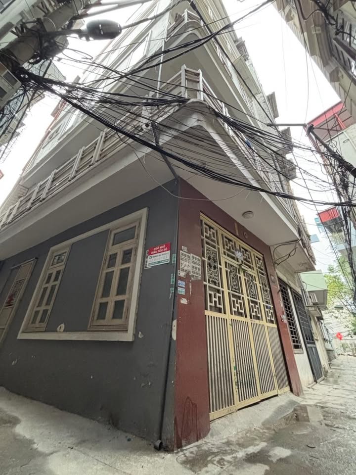 Bán Nhà Lô Góc Cầu Giấy 35m² x 6 Tầng - Dòng Tiền 20 Triệu/Tháng