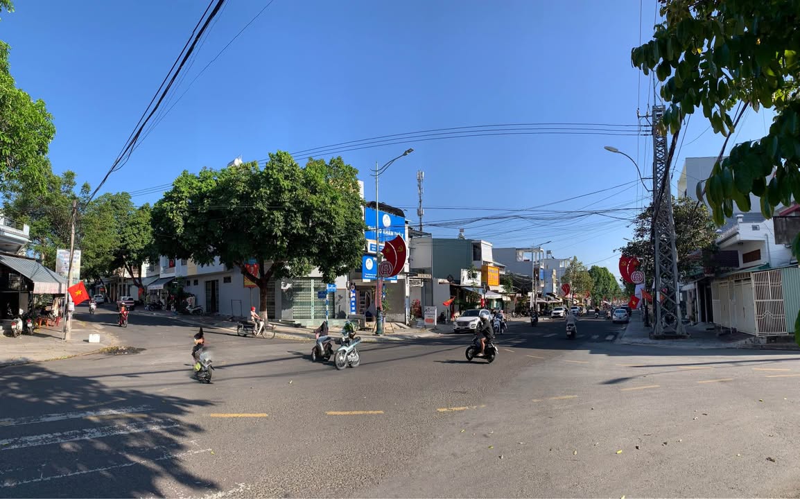 Nhà Mặt Tiền Lê Hồng Phong, Đăk Hà - Giá Rẻ Hơn 500 Triệu, Dòng Tiền Sẵn