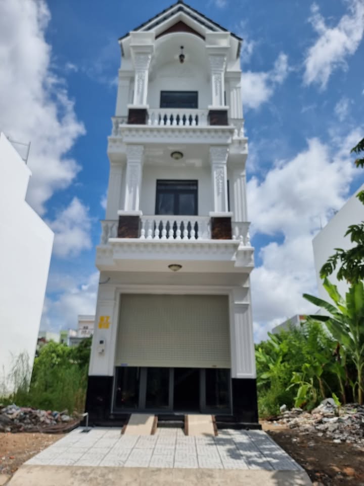 Nhà 1 Trệt 2 Lầu 180m² Gần KCN VSIP III, TP. Tân Uyên - Giá 2.2 Tỷ