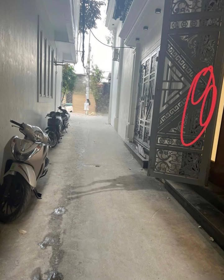 Nha rieng Hoang Mai 30m2 13 trieu - O to vao tan nha