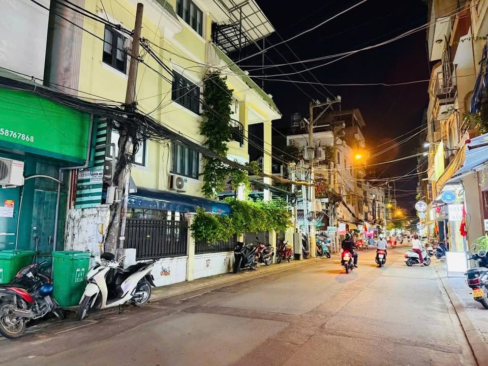 Nhà mặt tiền Hoàng Hoa Thám 66m² 200 triệu - Mặt tiền kinh doanh