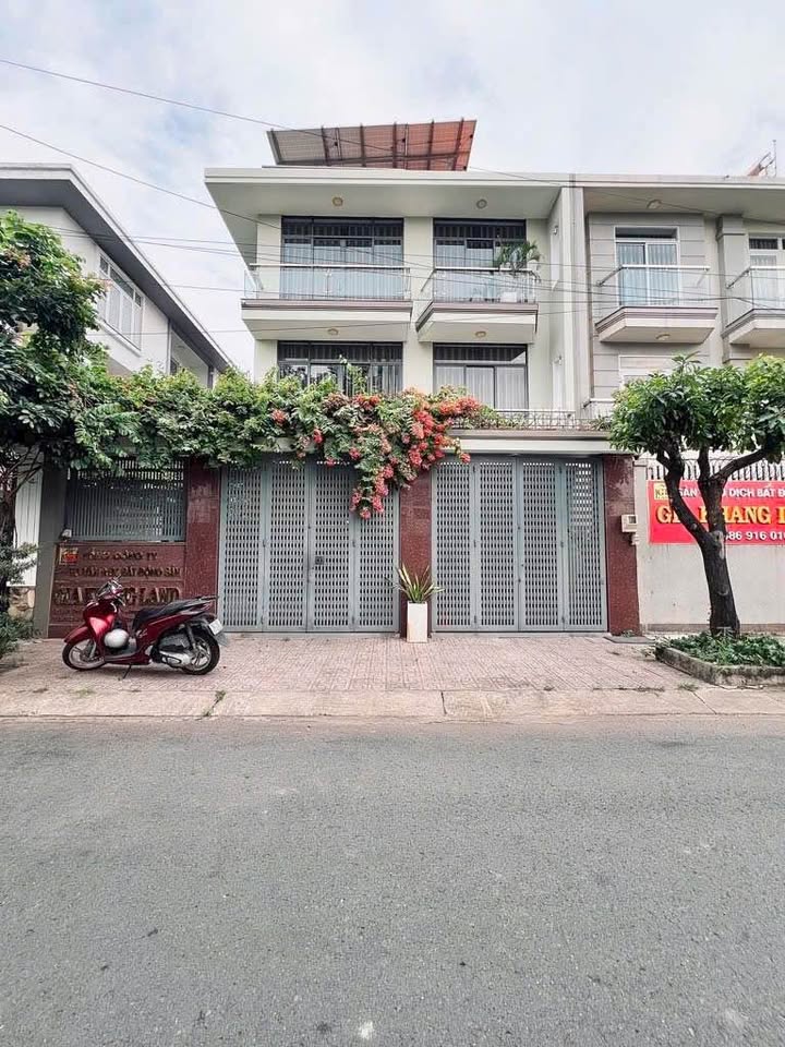 Townhouse Đường Liên Phường 180m2 23 tỷ - Ô tô vào tận nhà