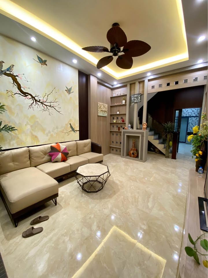 Nhà riêng Nguyễn Văn Cừ 45m² chỉ 11 tỷ - Ô tô vào tận nhà!