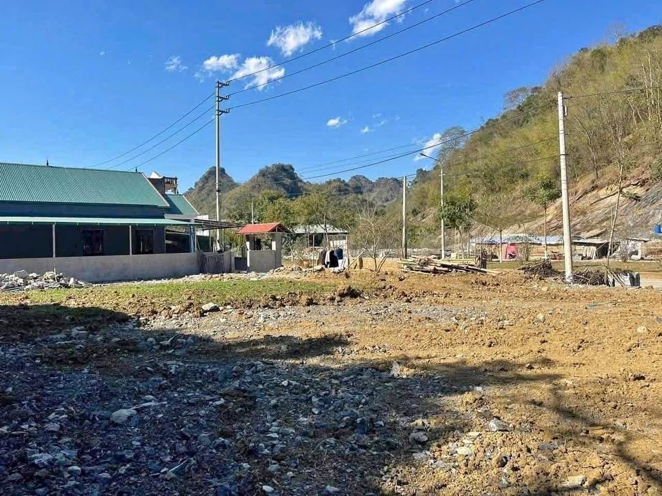 Đất nền mặt đường đôi Co Pục Chiềng Ngần, Sơn La - 102m² giá 5xx triệu