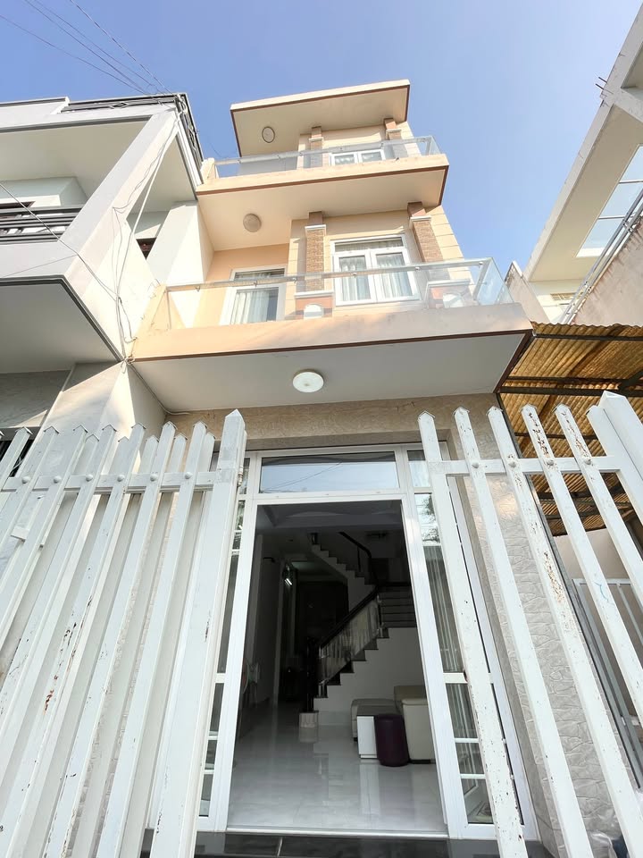 Nhà 1 Trệt 2 Lầu Đường Trương Hán Siêu, Long Xuyên - 64m² - 3.5 Tỷ