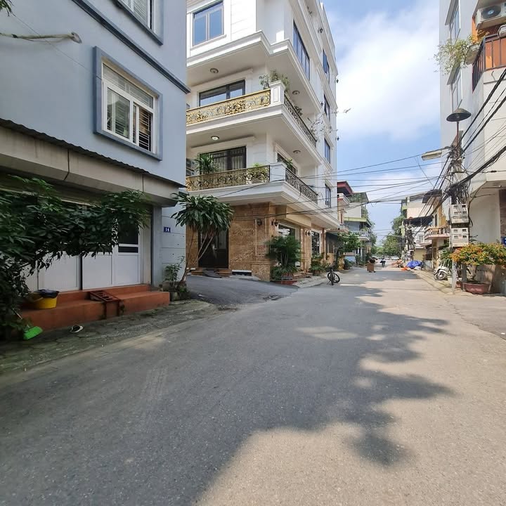 Bán đất Lệ Chi, Gia Lâm 42m² - Sổ hồng sẵn, mặt tiền rộng 2.1 tỷ