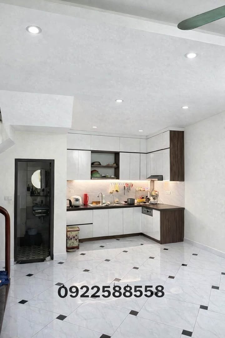 Nhà Hoa Thám - La Phù 37m² 4T, gần Gleximco, chỉ 1km Aeon Mall - Sổ đỏ sẵn sàng