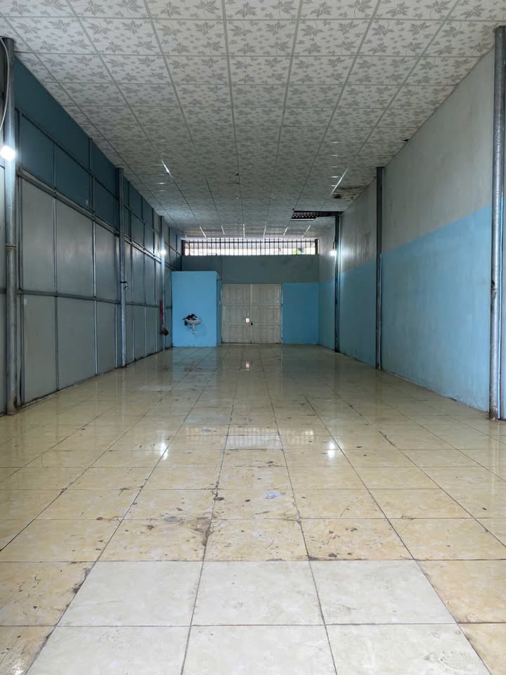 Kho Mặt Tiền Lê Thạch 100m² - Kinh doanh sầm uất, chỉ 7 triệu/tháng!