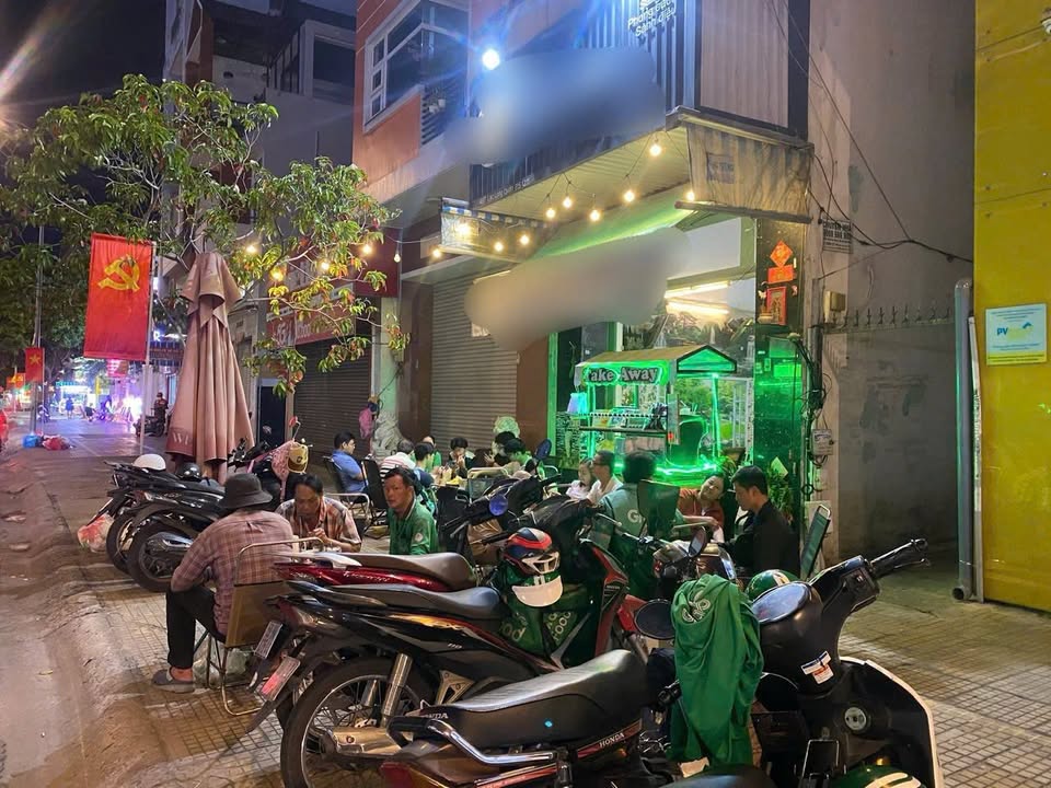 Sang Quán Cafe Lạc Long Quân, Tân Bình 10 Triệu - Vận Hành Ngay!
