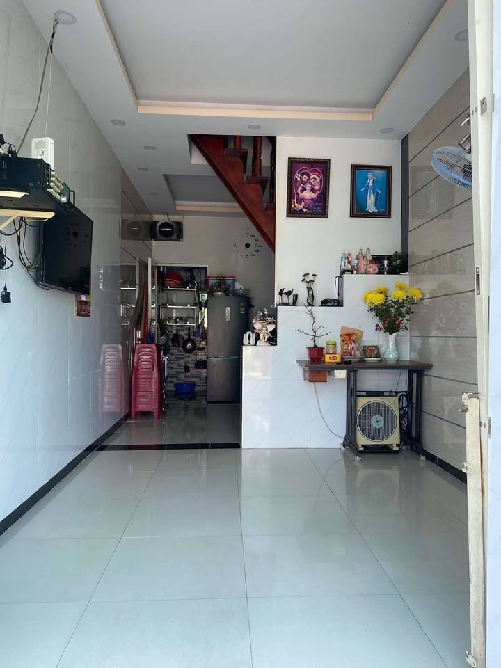 Nhà riêng Hóc Môn 27m² giá 1.1 tỷ - Hẻm xe tải, ô tô vào tận nhà!