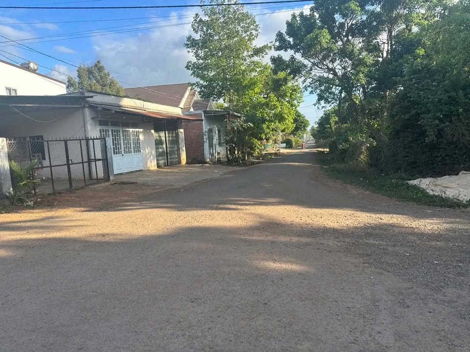 Đất nền Ea Kar 240m² giá 2 tỷ - Tiềm năng tăng giá vượt trội!