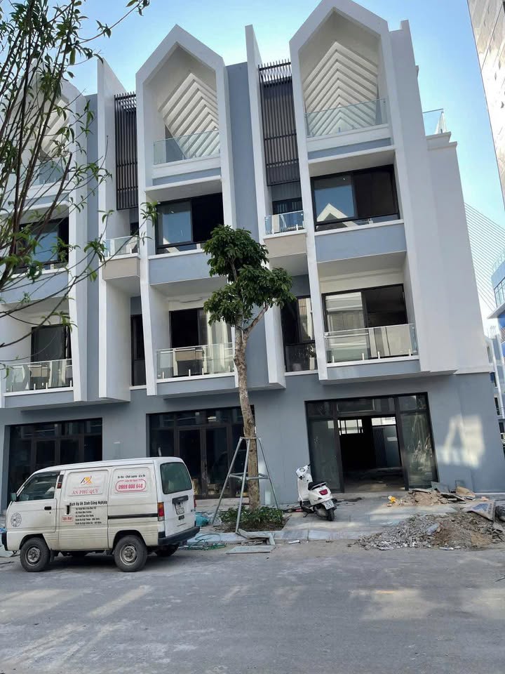 Bán Gấp Townhouse Lk Green Diamond Cẩm Phả 90m² - 10 Tỷ